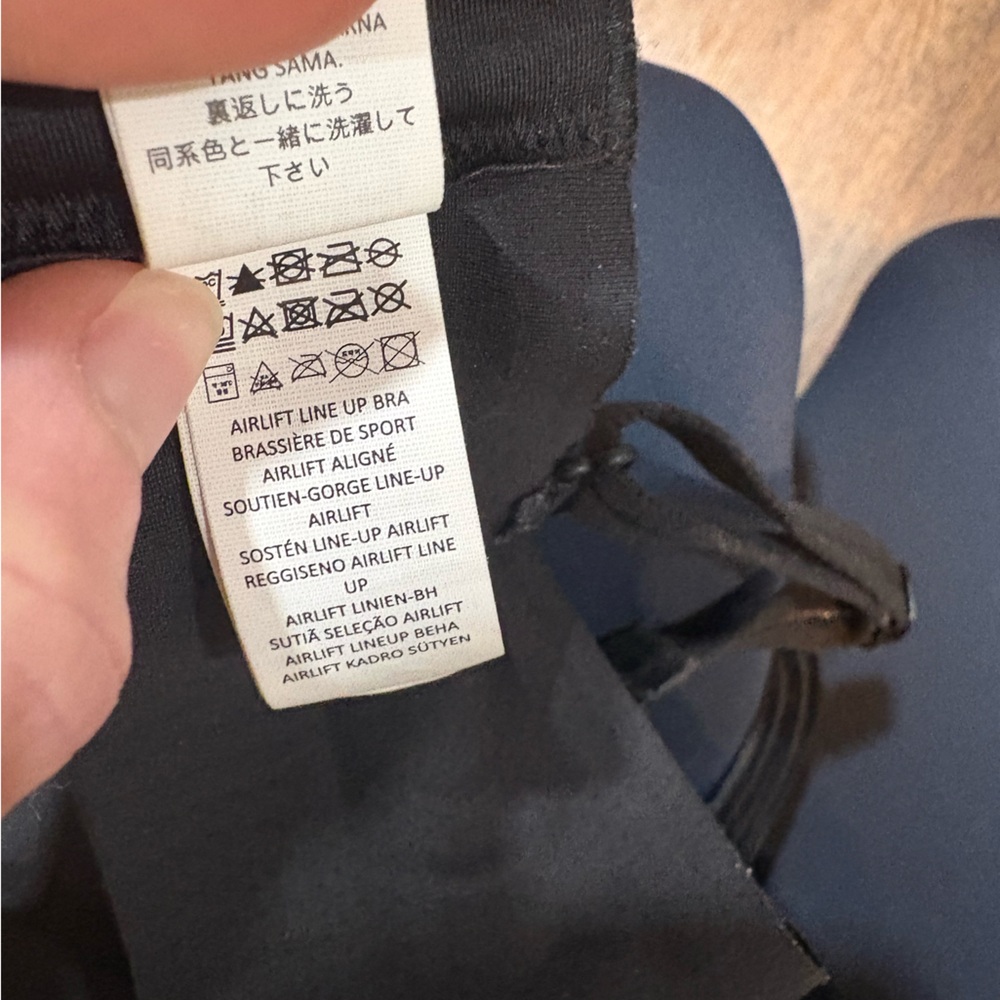 ALO Yoga Airlift Line Up Bra - Picture 4 of 5